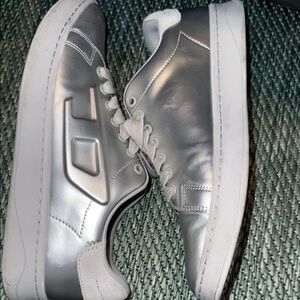 Diesel Silver and White Sneakers Sleek Design